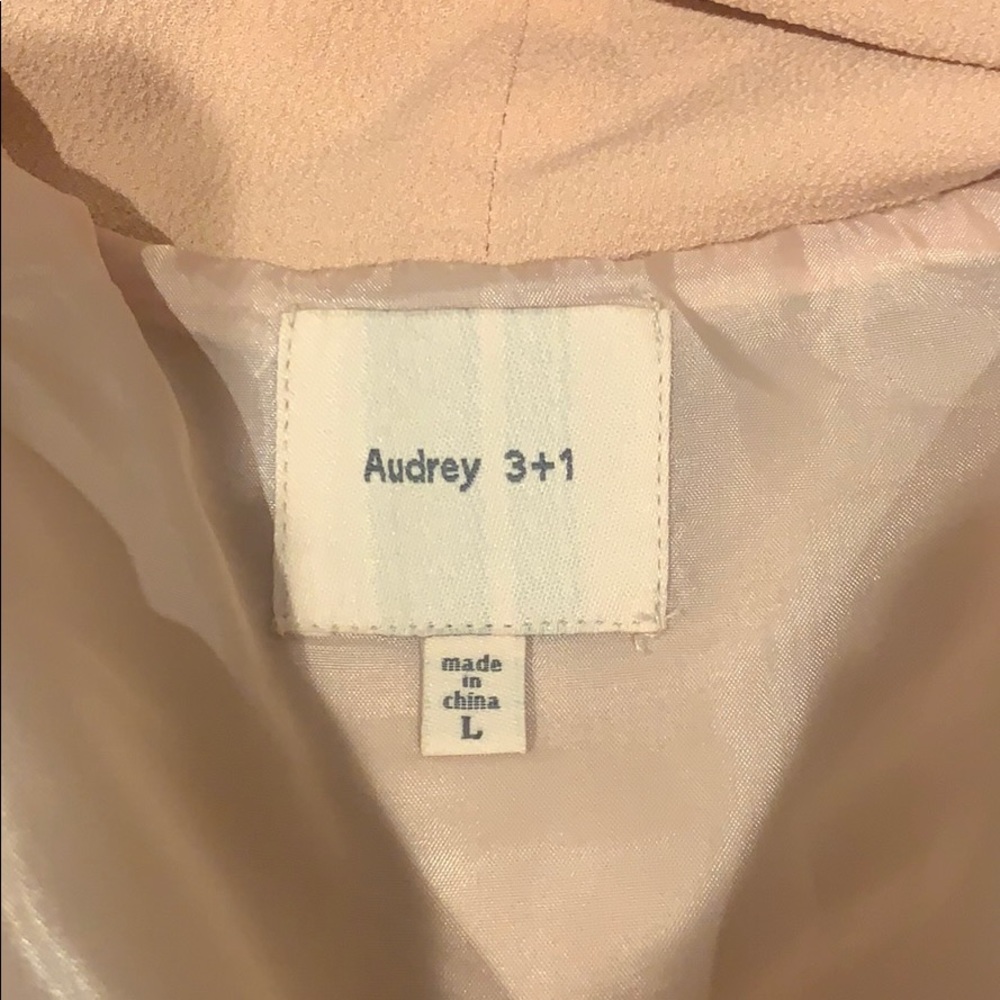 Nude cape - Picture 2 of 5
